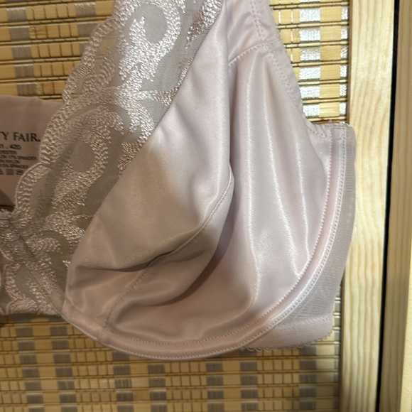 Vanity Fair Bra Cream Lace Mesh Underwire Minimizer Unlined 42D - Picture 3 of 14